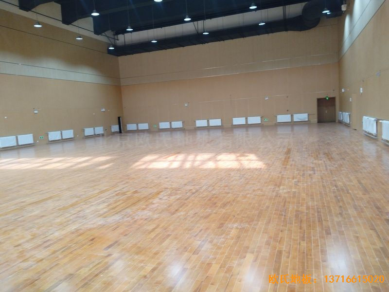 山東青島市李滄區佛耳崖小學(xué)體育地板安裝案例