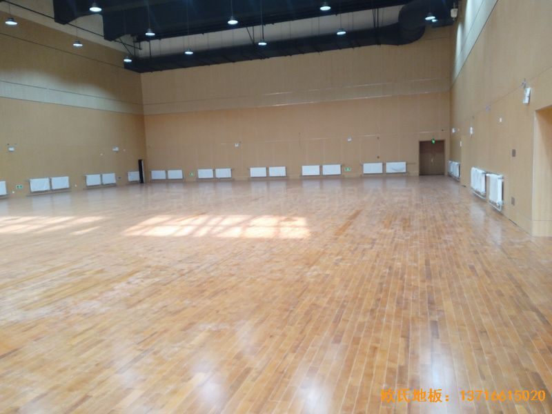 山東青島市李滄區佛耳崖小學(xué)體育地板安裝案例