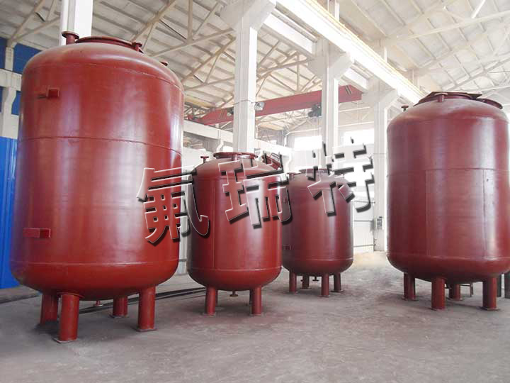 鋼襯塑儲(chǔ)罐、反應(yīng)釜