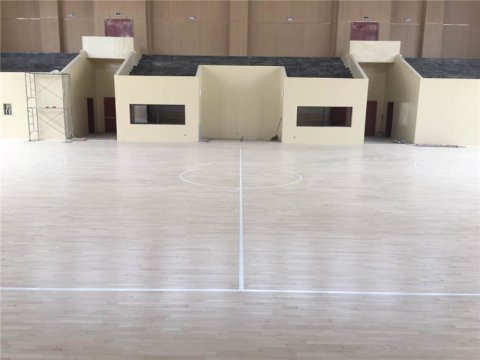為什么體育館木地板結構很穩定