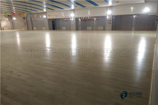 普通運動(dòng)木地板施工步驟