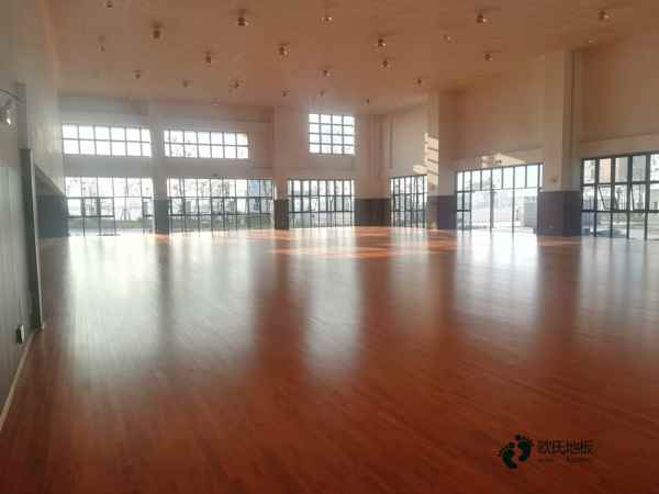 普通運動(dòng)場(chǎng)館地板施工流程
