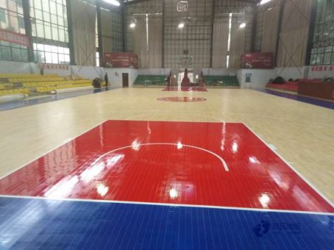 普通籃球運動(dòng)地板施工隊