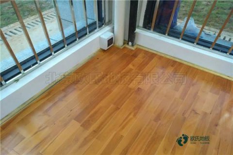 國產(chǎn)運動(dòng)籃球木地板施工隊