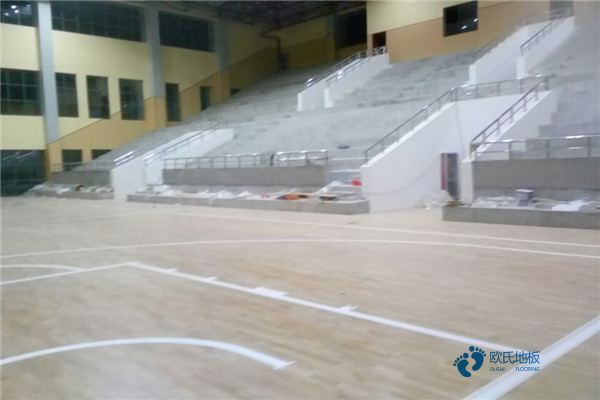 單龍骨運動(dòng)館地板如何保潔2