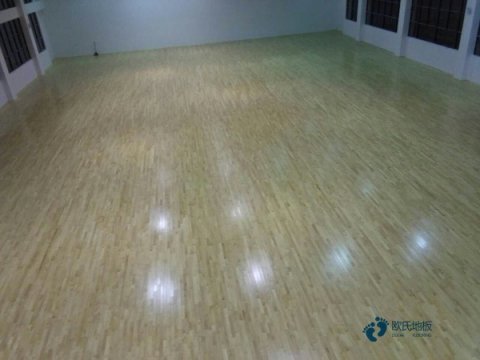 較好的運動(dòng)籃球木地板價(jià)格