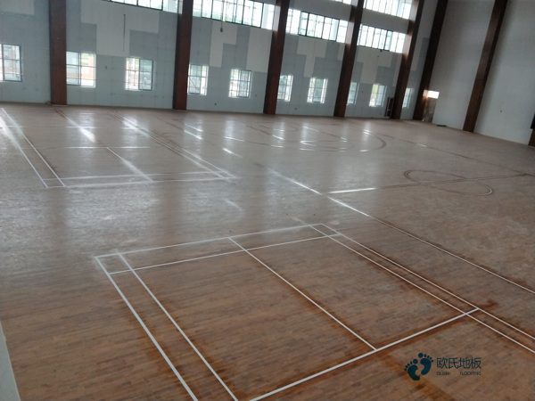 大學(xué)運動(dòng)地板施工隊2