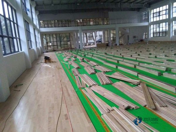 室內籃球館木地板價(jià)格如何1