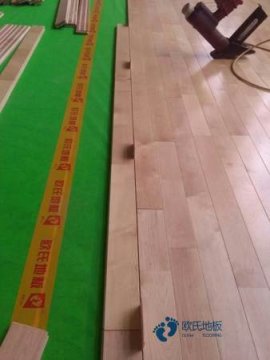 較好的運動(dòng)籃球木地板價(jià)格低