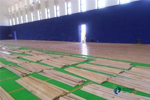 籃球館專(zhuān)用木地板施工